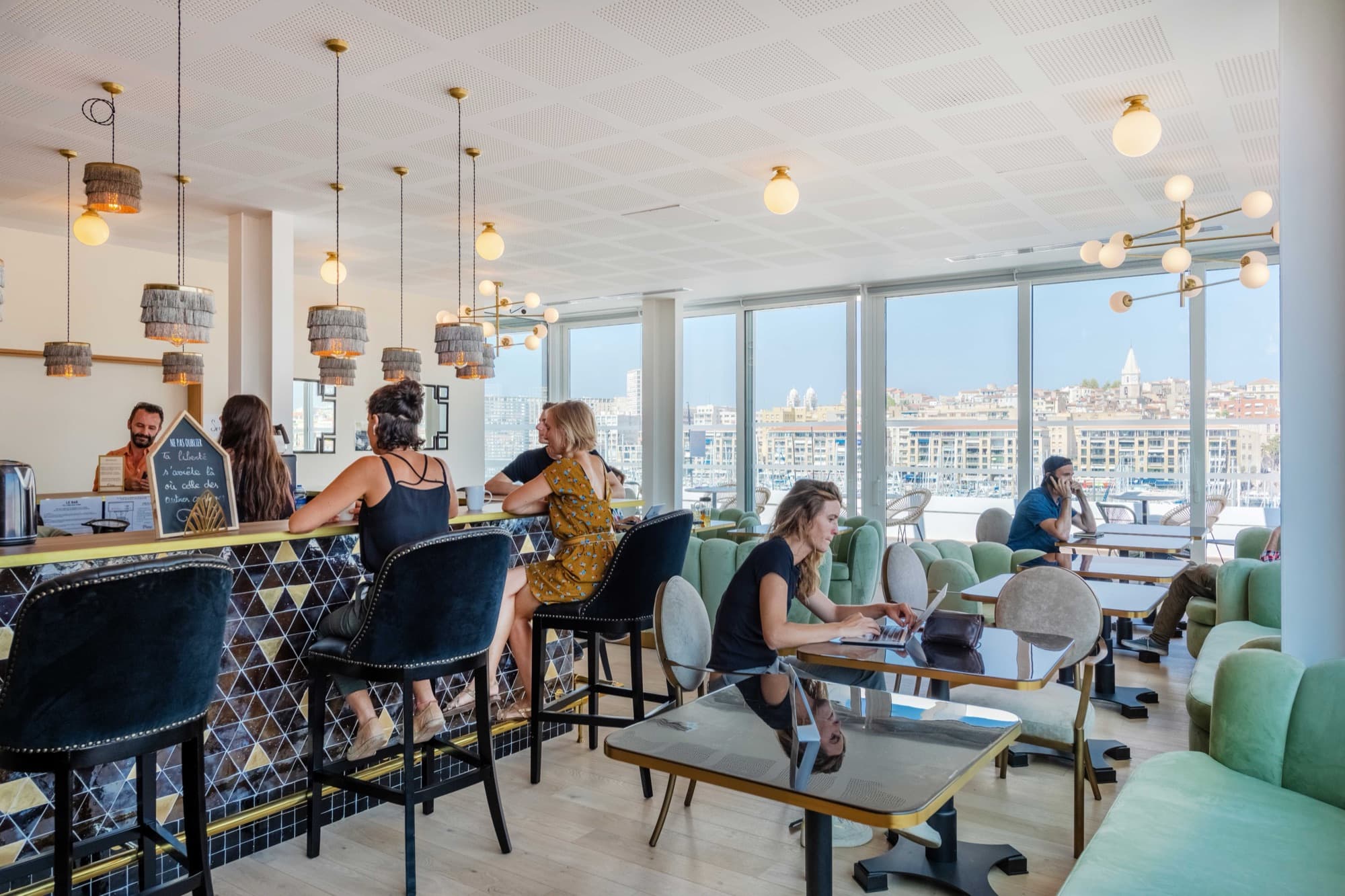 Espace événementiel bar et terrasse, vue 2