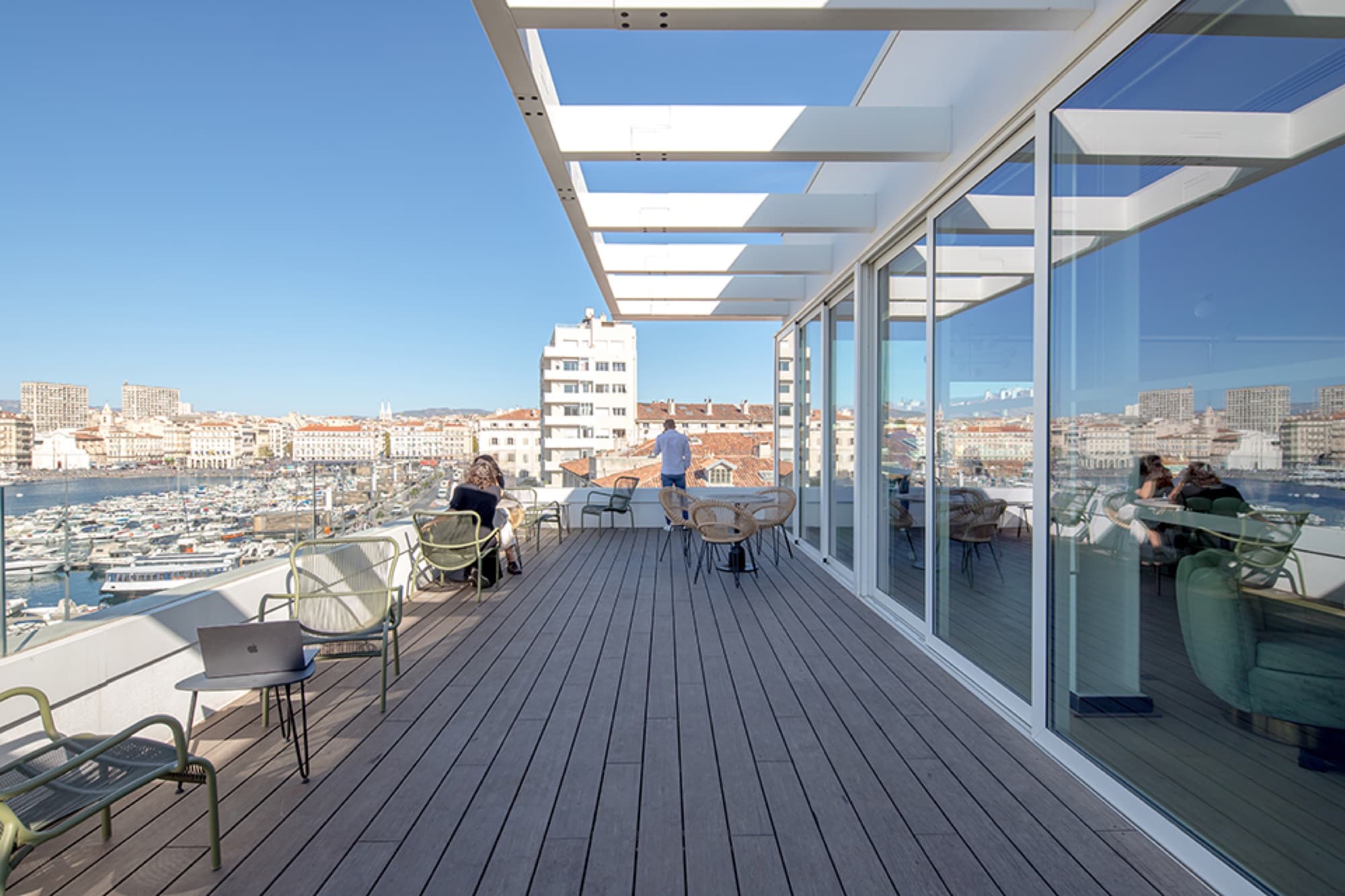 Espace événementiel bar et terrasse, vue 1