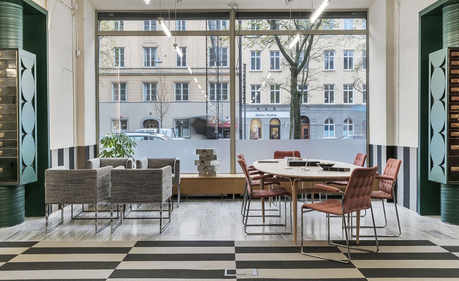 Nomad Works — Salles de réunion (sur réservation par email), vue 1